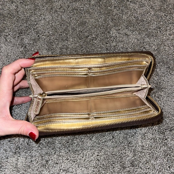 Michael Kors Jet Set Zip Continental Wallet - Picture 6 of 6